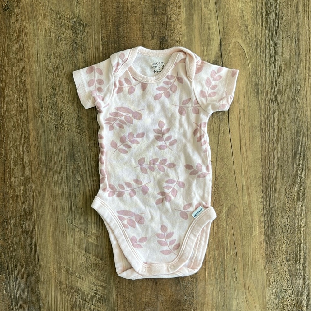 5/$20 Gerber Organic Cotton Leaf pink Onesie 0-3m